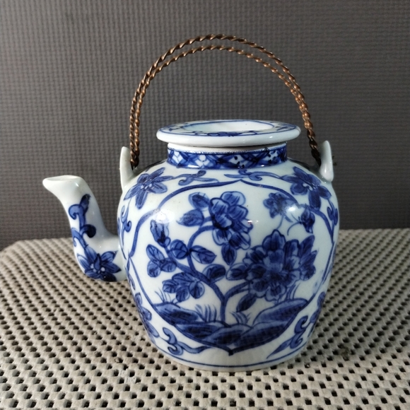 Art Vintage Chinese Hand Painted Blue And White Porcelain Teapot